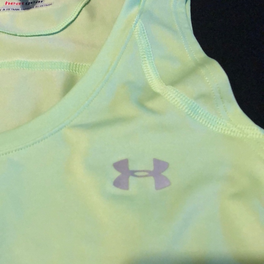 UA Heatgear Workout Top —#079 - Picture 5 of 16